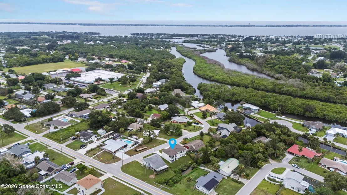Photo of 1121 River Drive NE
