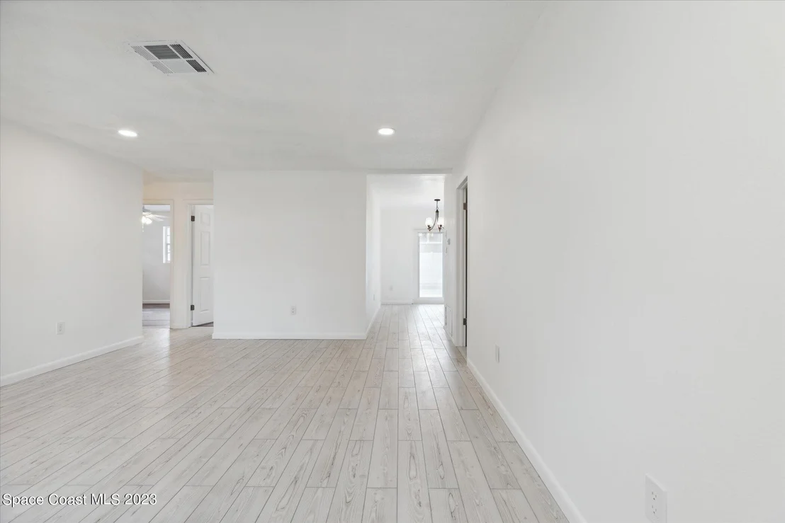 Photo of 885 Kings Post Road