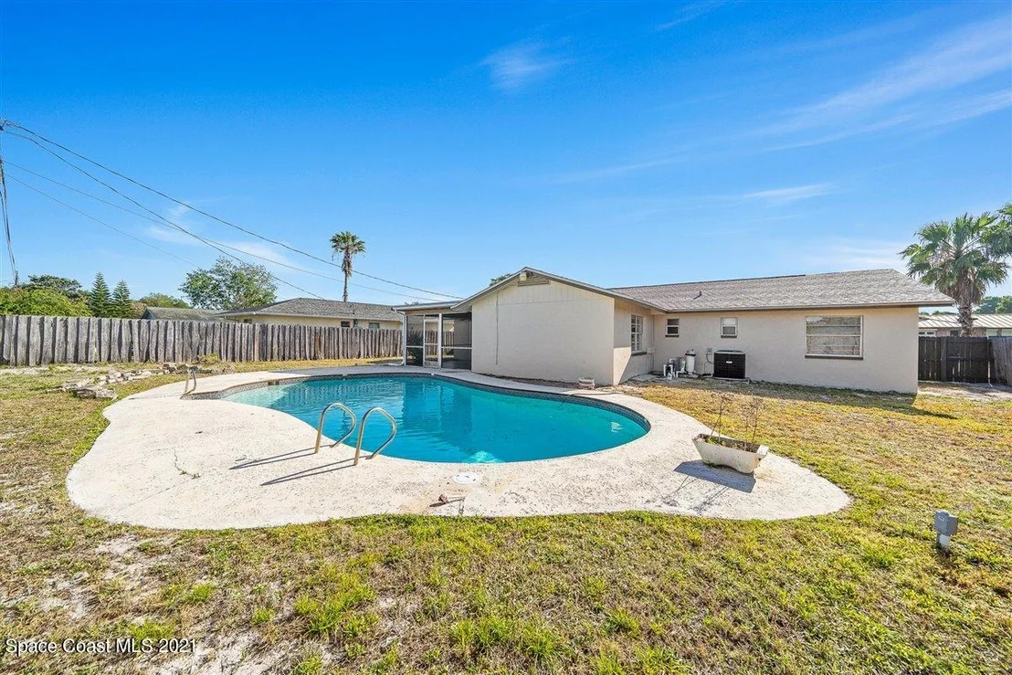 Photo of 550 Ford Circle W