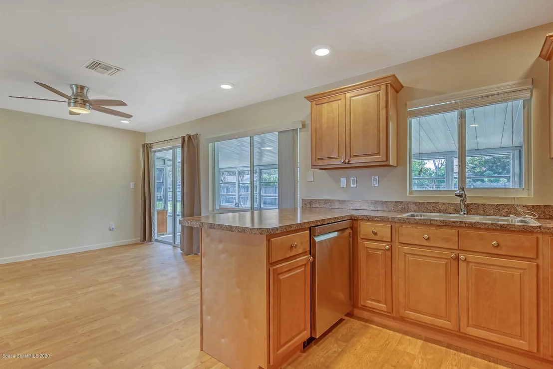 Photo of 930 Bacon Circle NE