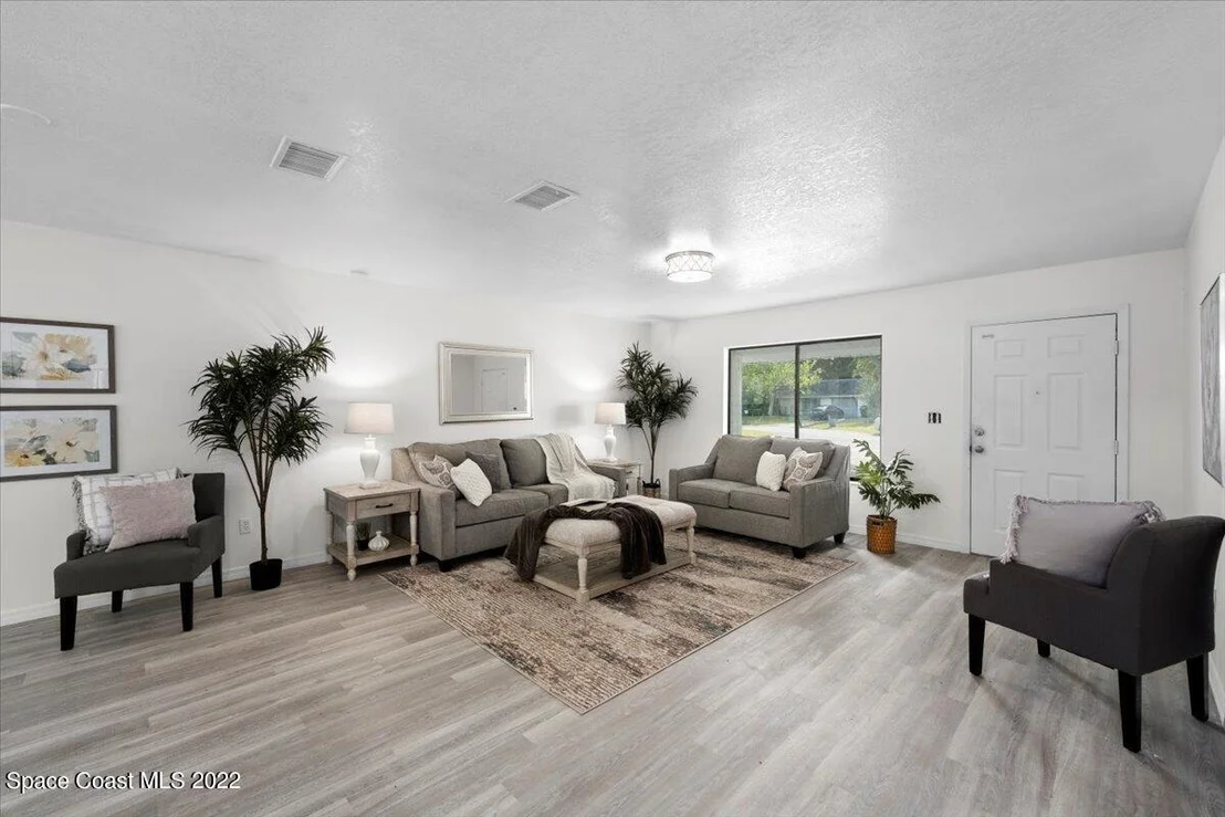 Photo of 1365 Wayside Court NE