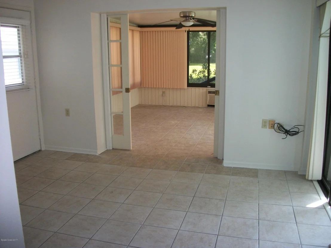 Photo of 1001 Knecht Road NE
