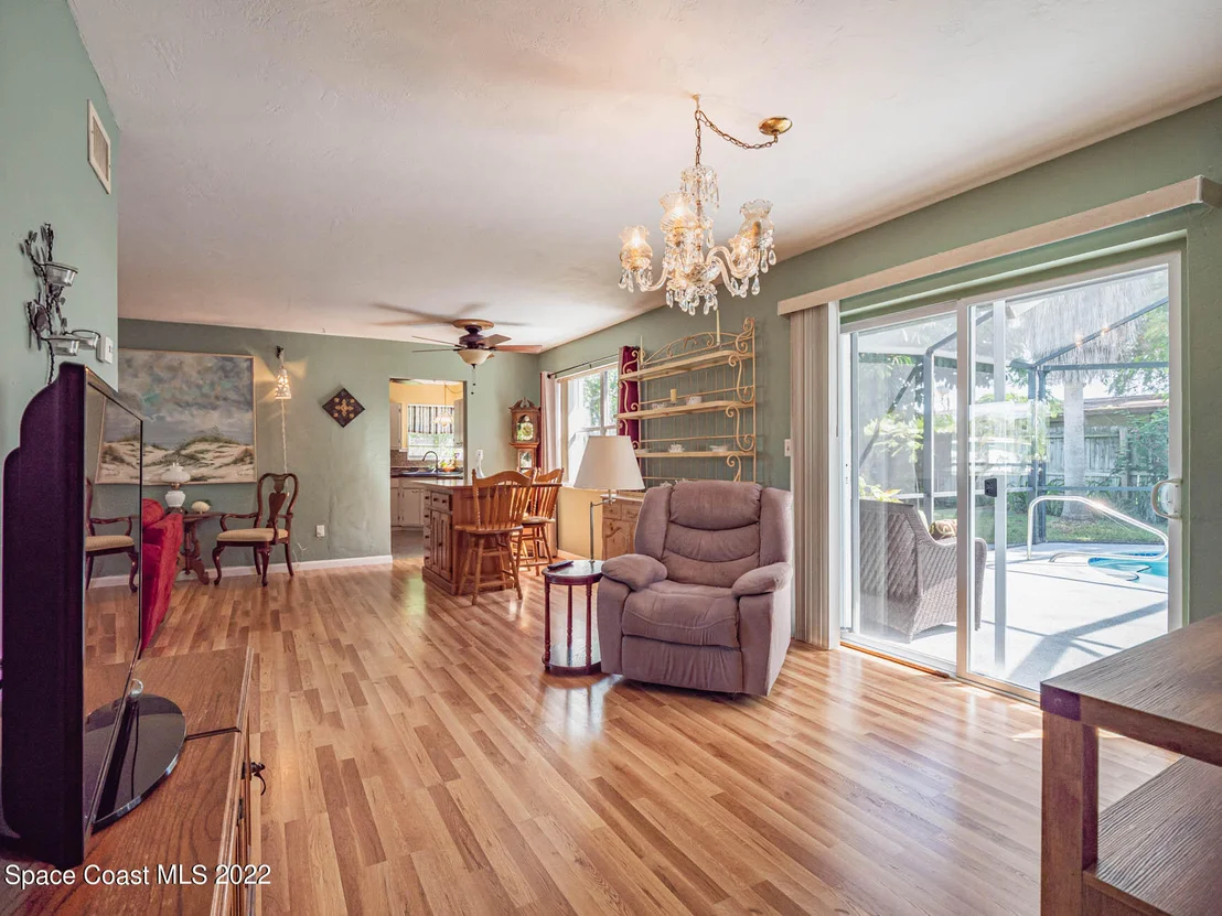 Photo of 931 Bianca Drive NE