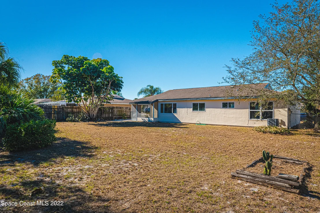 Photo of 1311 Mariposa Drive NE