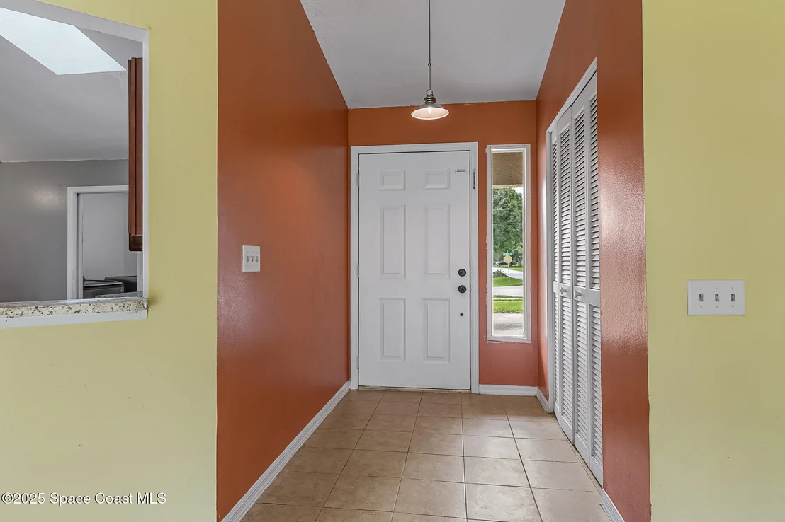 Photo of 1099 Pace Drive NW