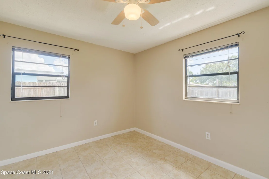 Photo of 1933 Oakwood Drive