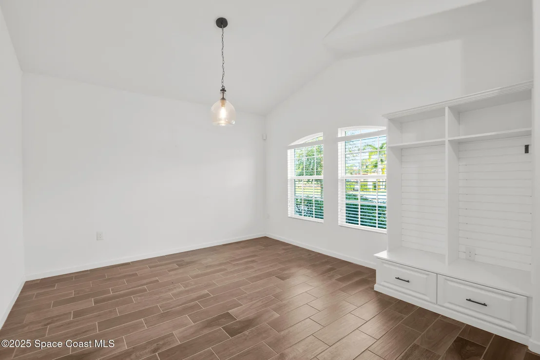 Photo of 950 Dillard Drive SE