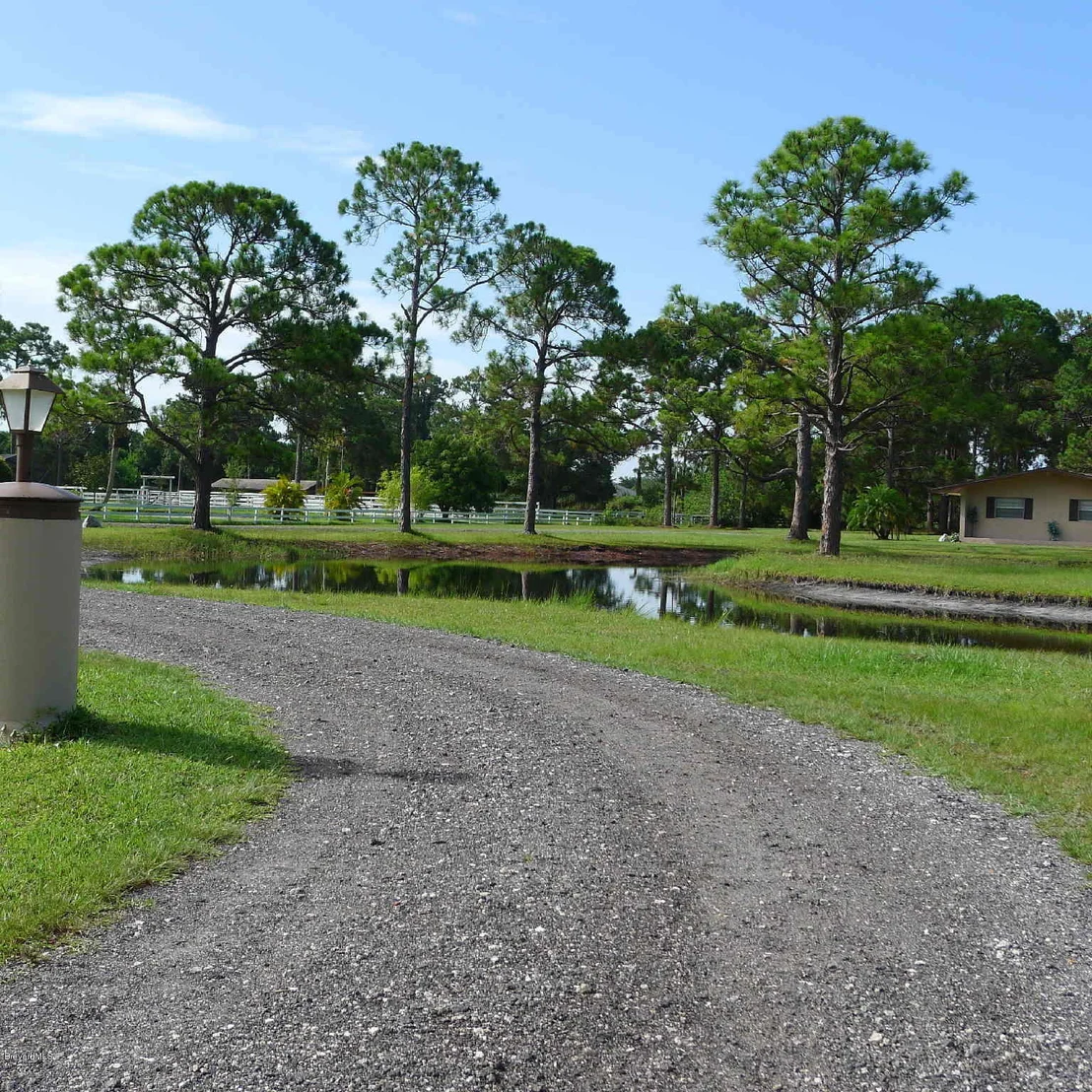 Photo of 4253 Pinewood Road