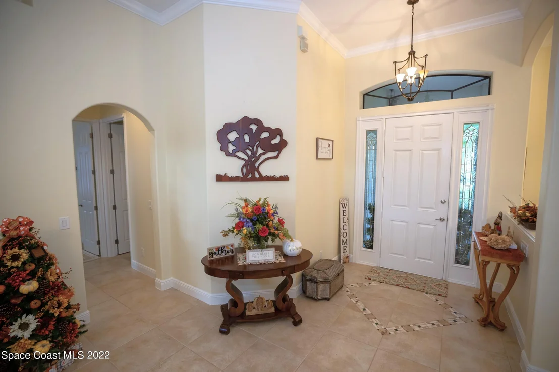 Photo of 2112 Windbrook Drive SE