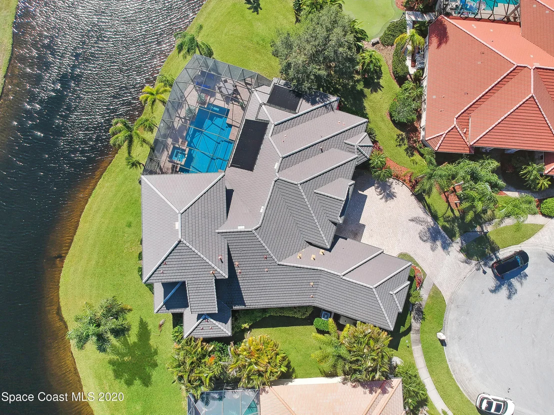 Photo of 975 Chatsworth Drive