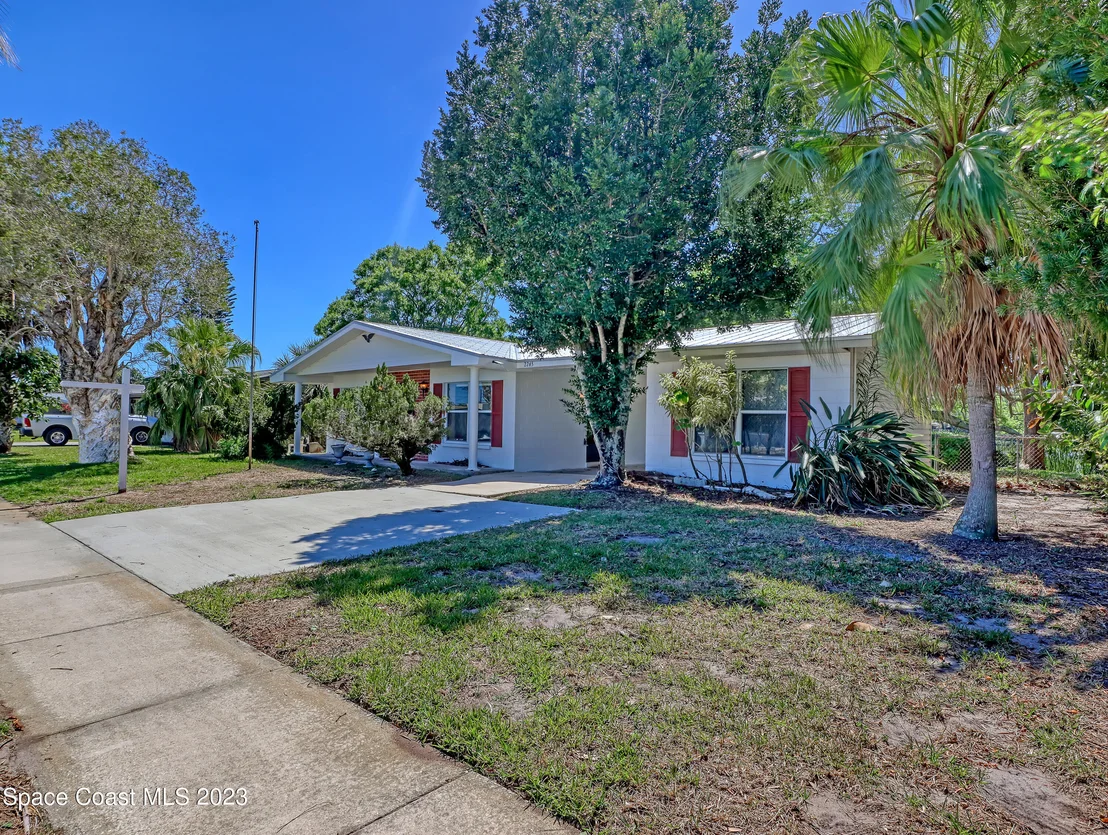 Photo of 2265 Lakeview Drive