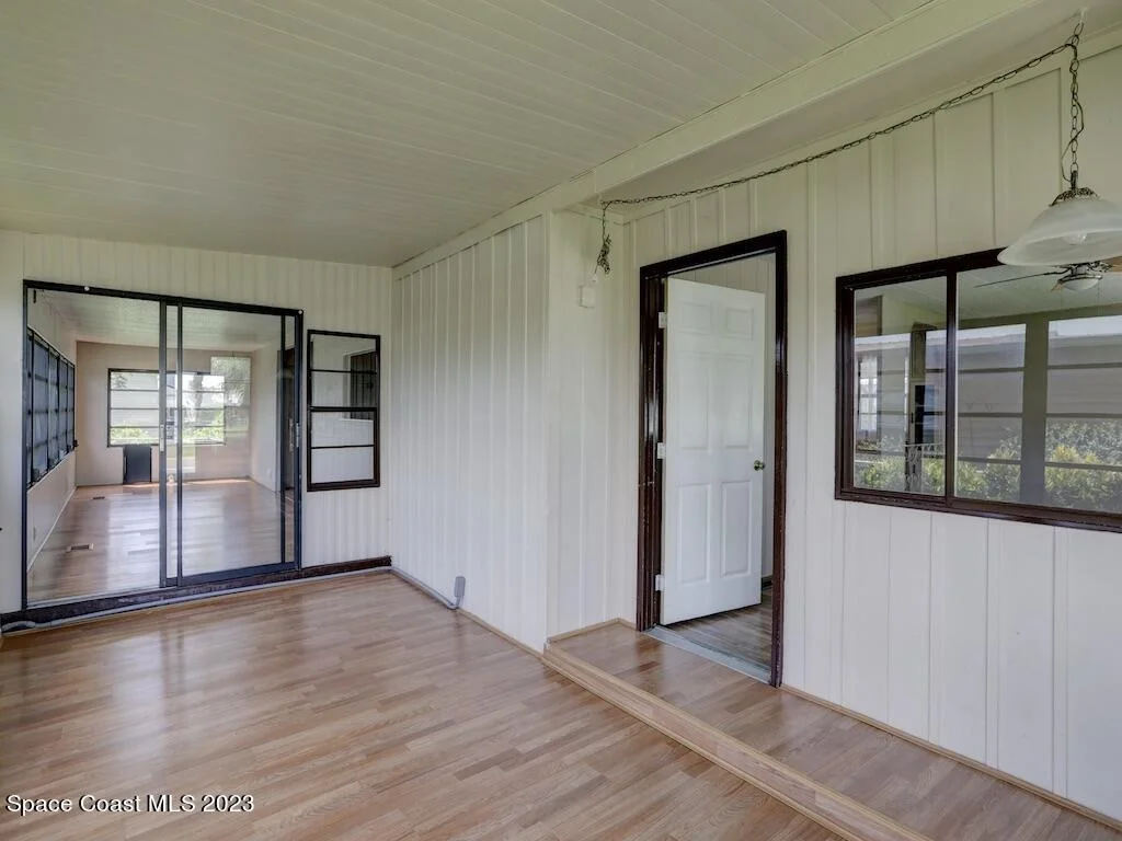 Photo of 925 Barefoot Boulevard