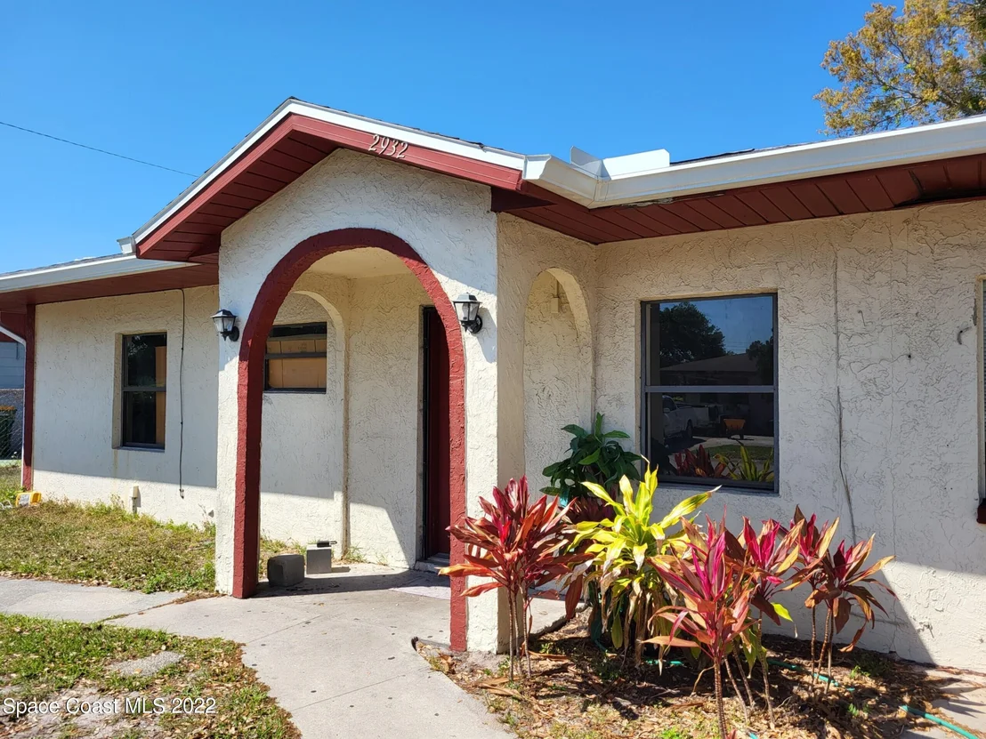 Photo of 2932 Lawrence Drive