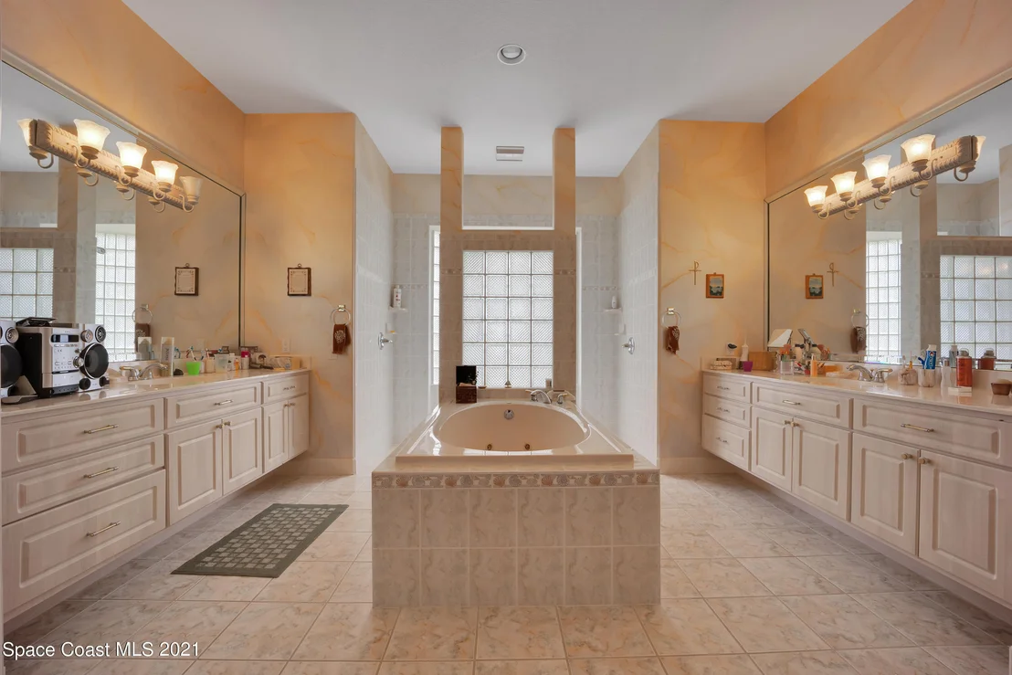 Photo of 951 Stratford Place