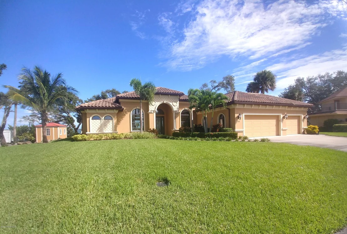 Photo of 3799 Riverside Drive