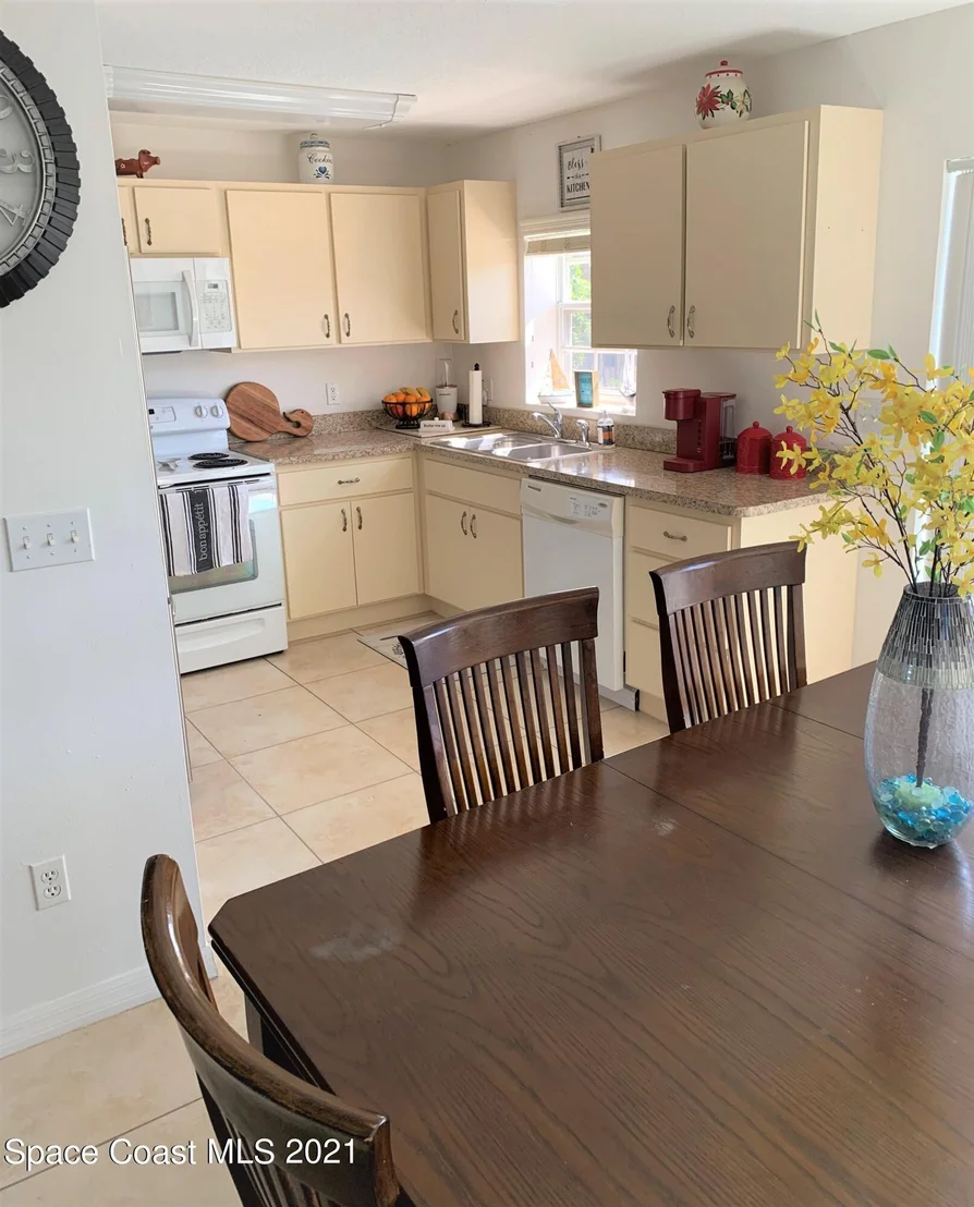 Photo of 3182 NE Edgewood Drive NE