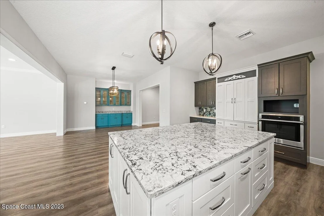 Photo of 2255 Seminole Boulevard