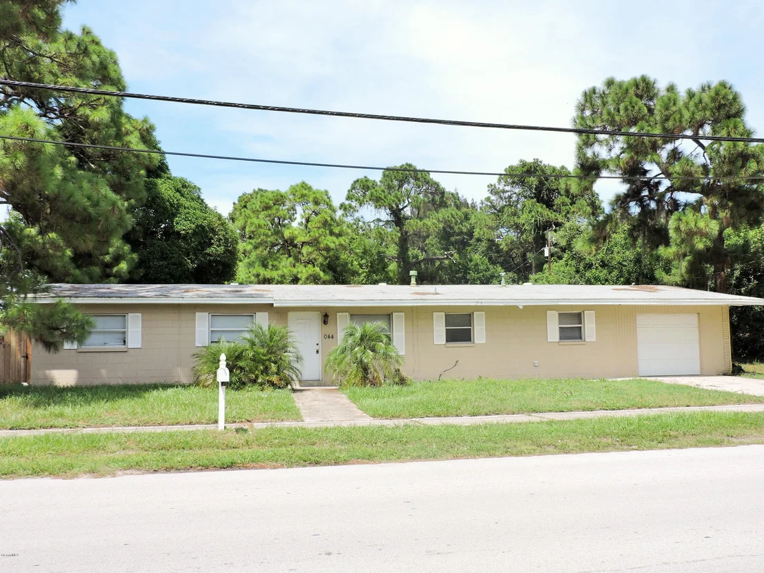 Photo of 1044 HOLMES Street
