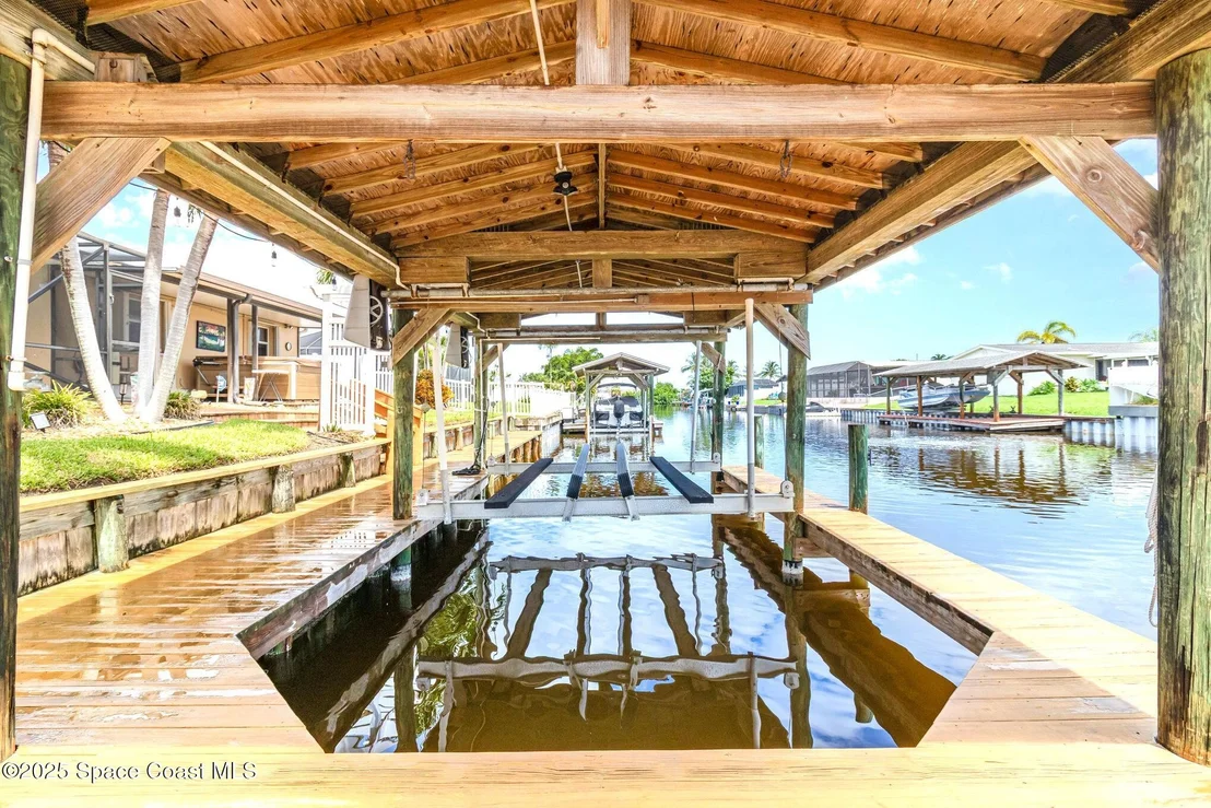 Photo of 425 Sparrow Drive