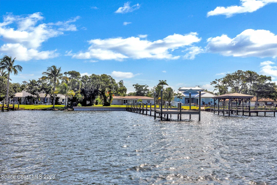 Photo of 804 S Riverside Drive