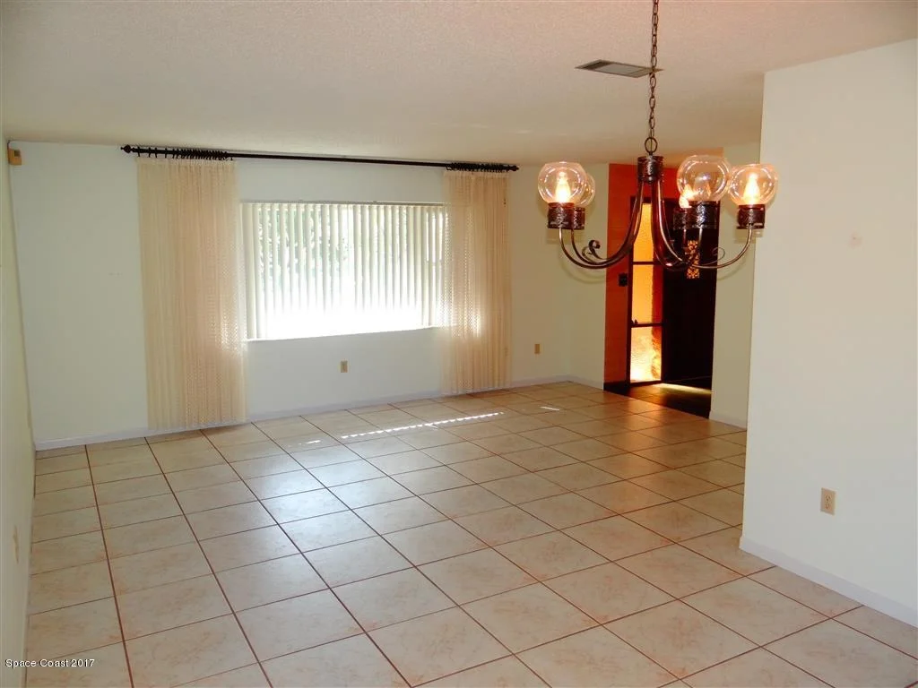 Photo of 1021 Sunswept Road NE