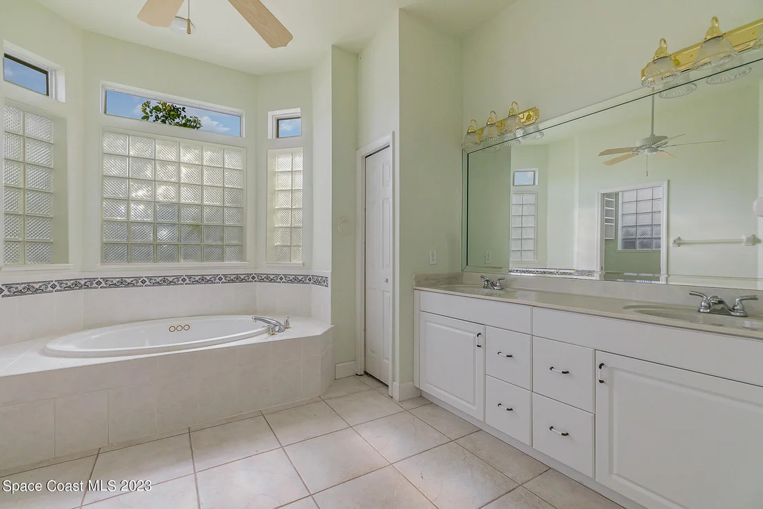 Photo of 990 Starling Way