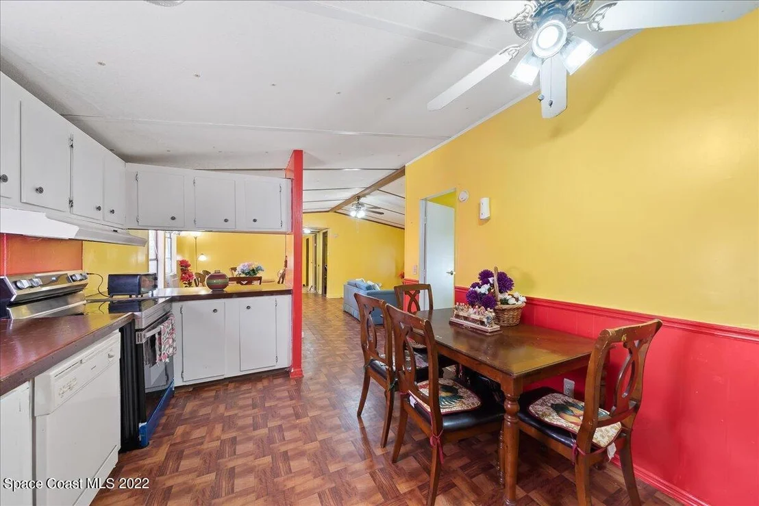 Photo of 6850 Columbine Drive