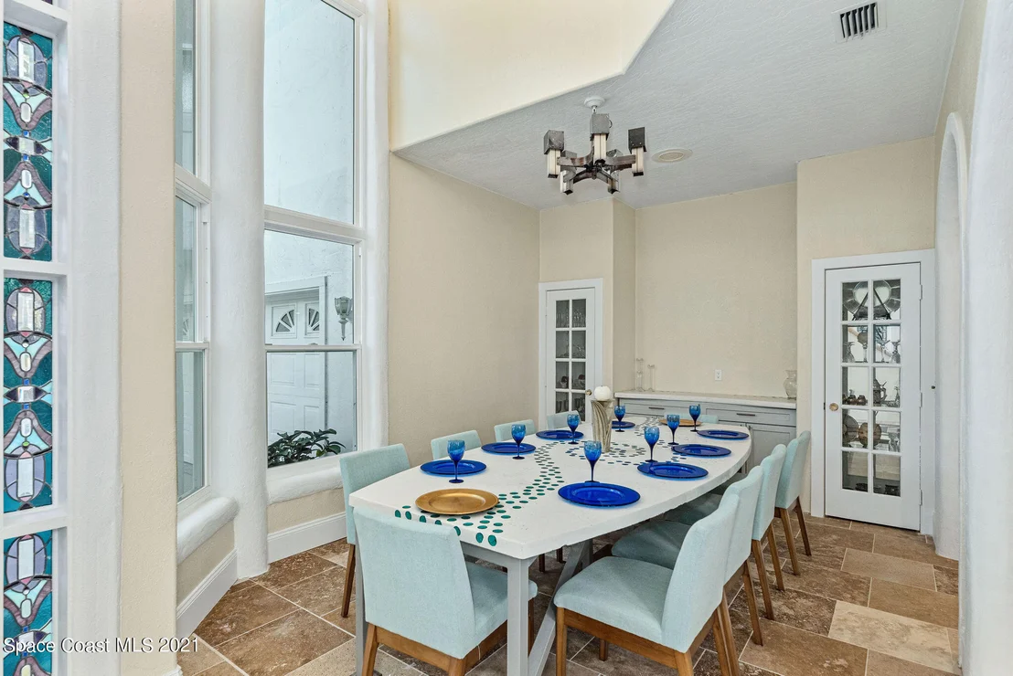 Photo of 472 Peregrine Drive
