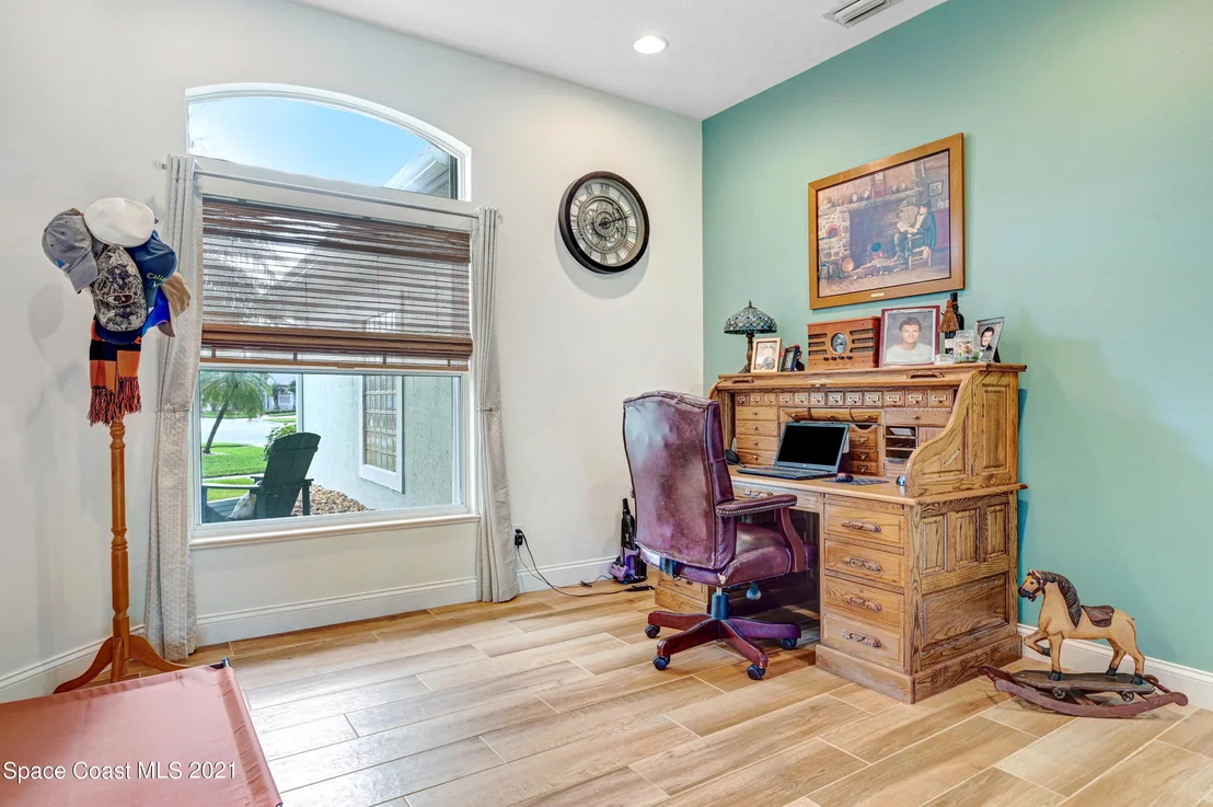Photo of 2571 Canterbury Circle