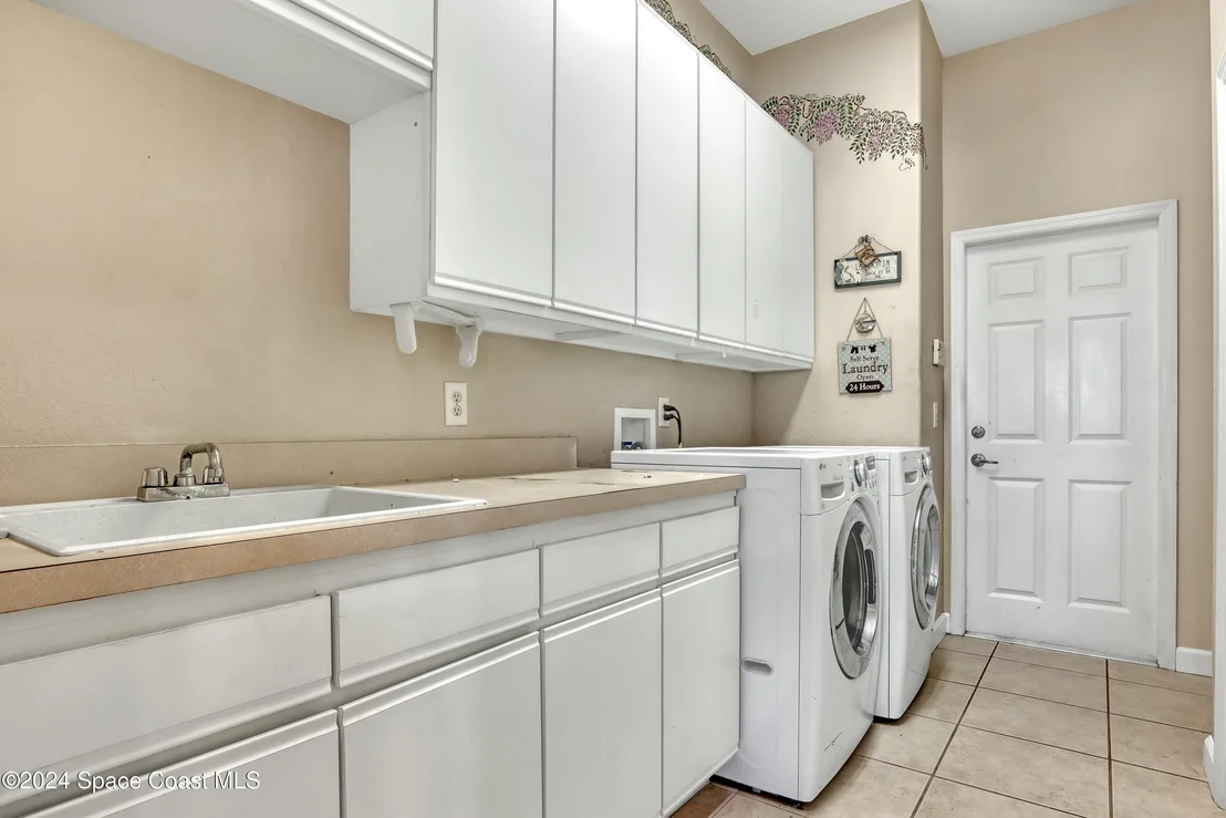Photo of 402 Flanders Drive