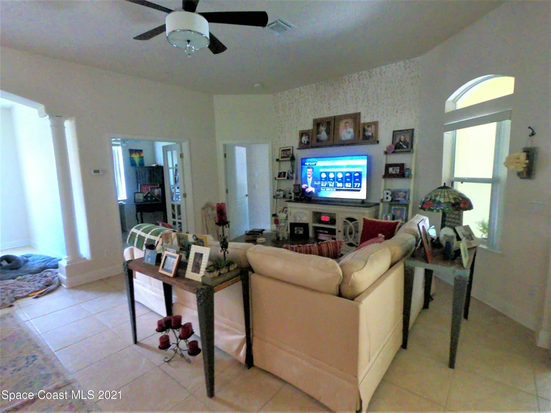 Photo of 1035 Starling Way
