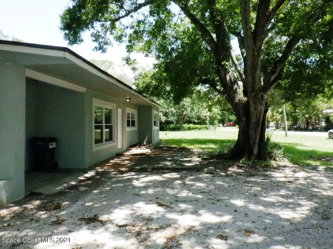 Photo of 1490 Blanche Street