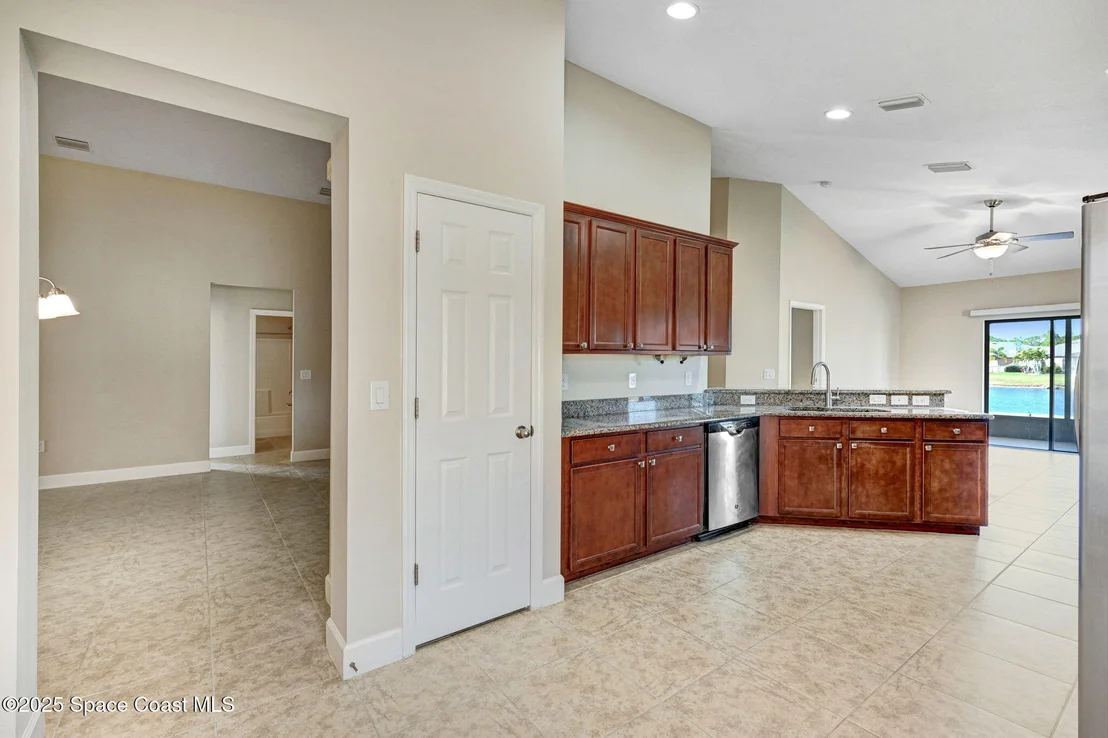 Photo of 1141 Dillard Drive SE