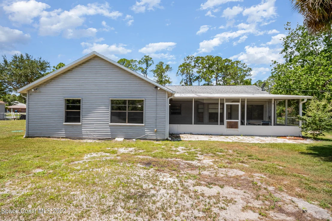 Photo of 1749 Tharp Road SE