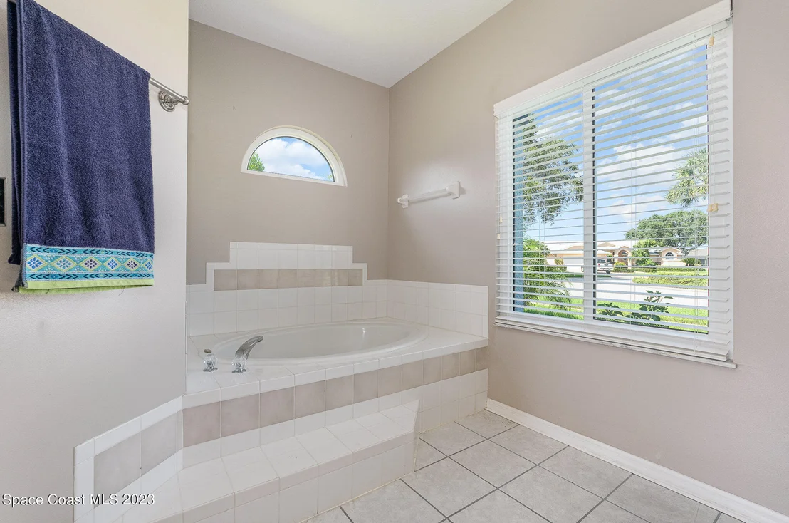 Photo of 498 Kimberly Drive