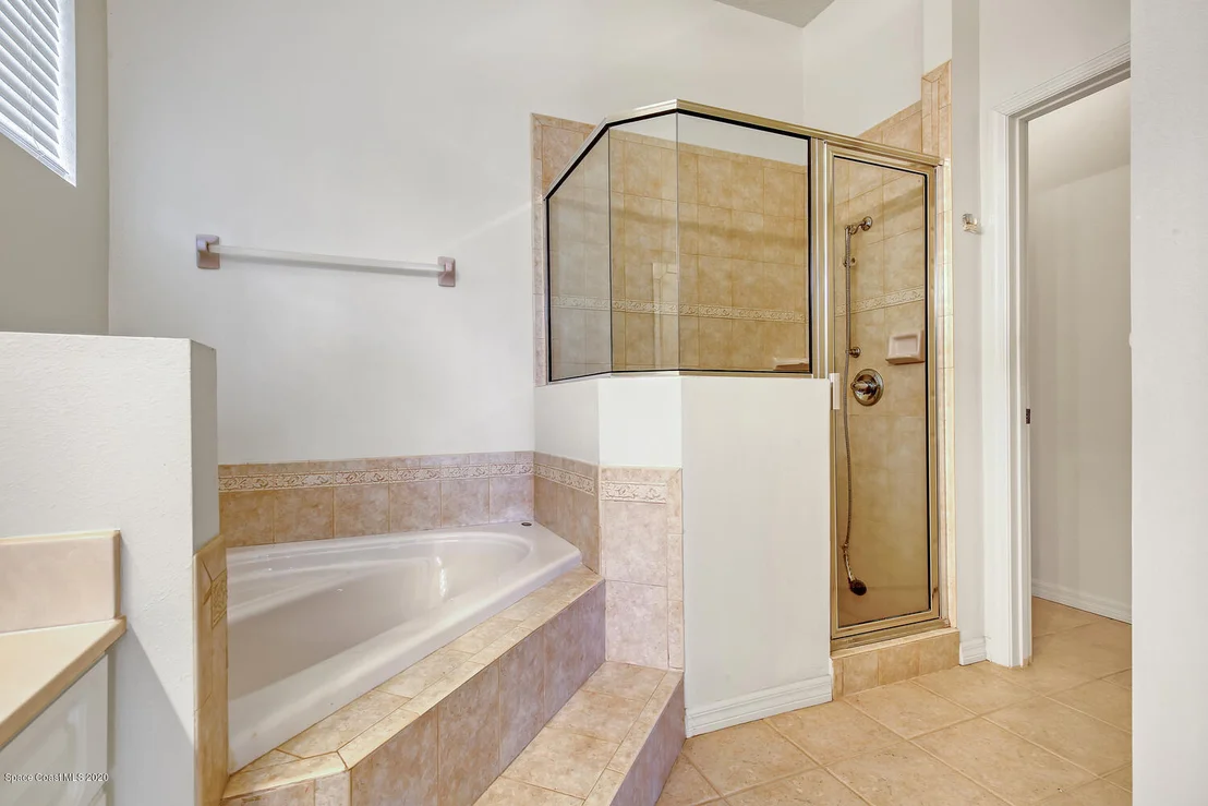 Photo of 975 Pineland Drive