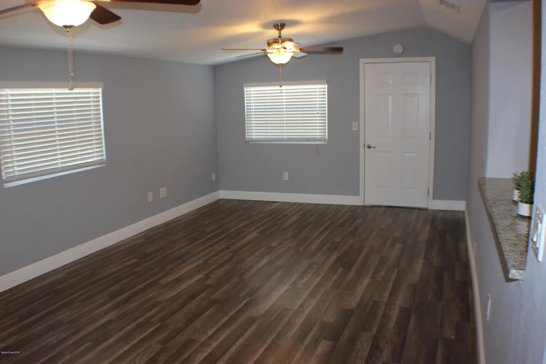 Photo of 1042 Cabot Drive NE