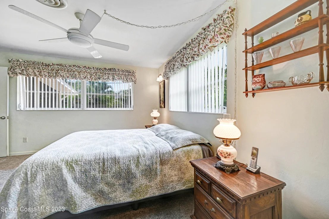 Photo of 621 N Robert Way