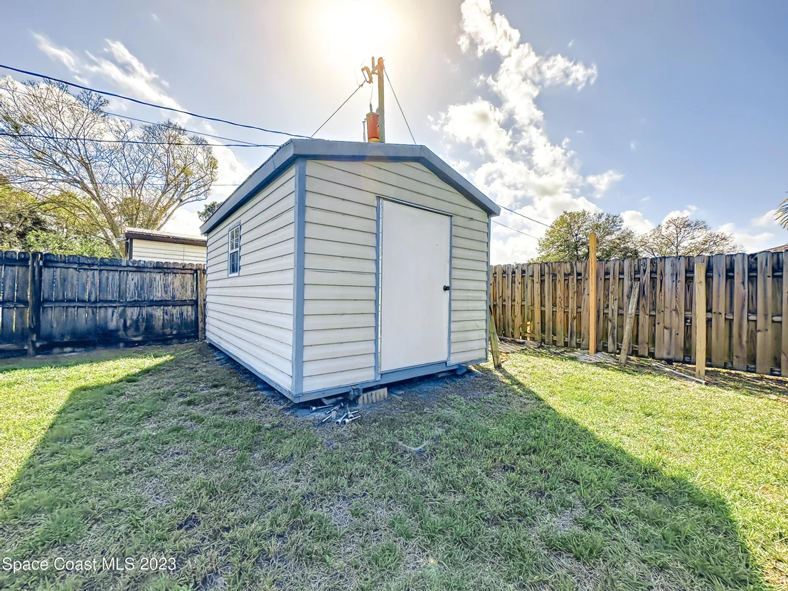 Photo of 580 Eldron Boulevard SE