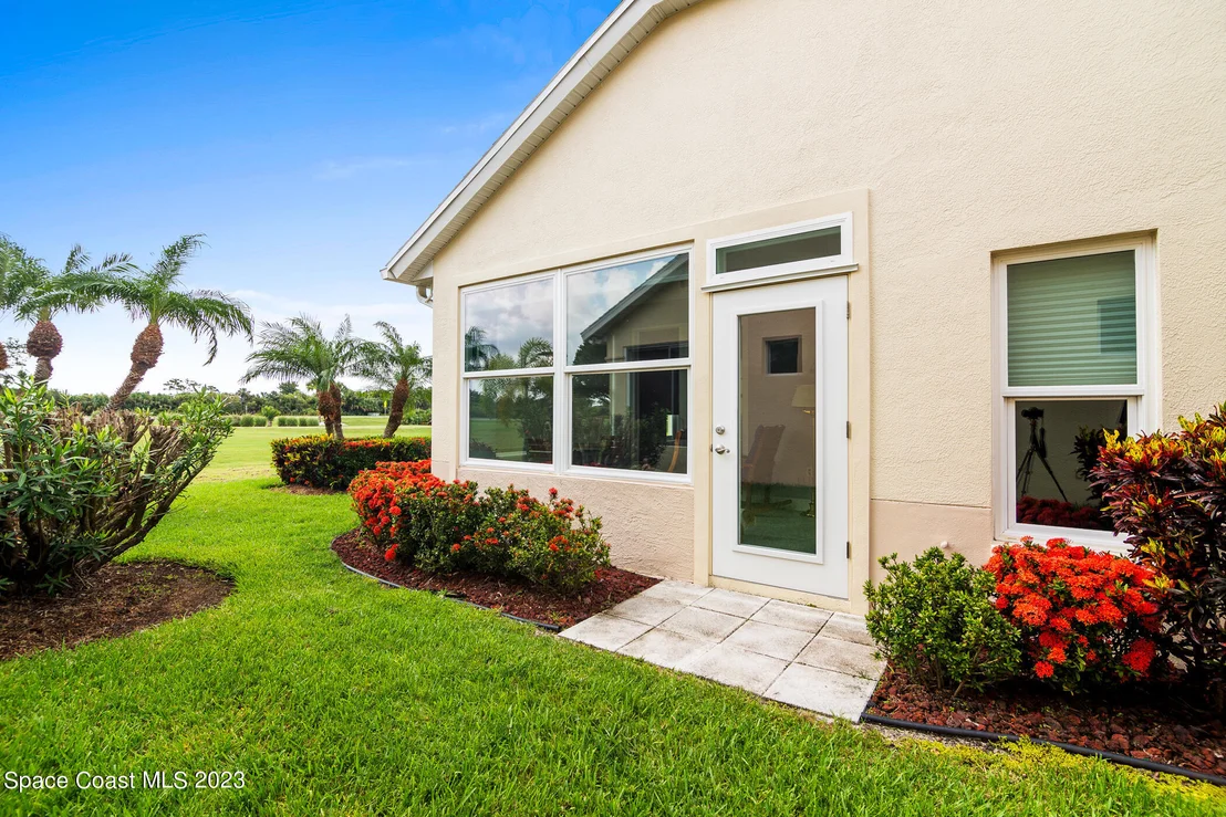Photo of 1945 Golf Vista Boulevard