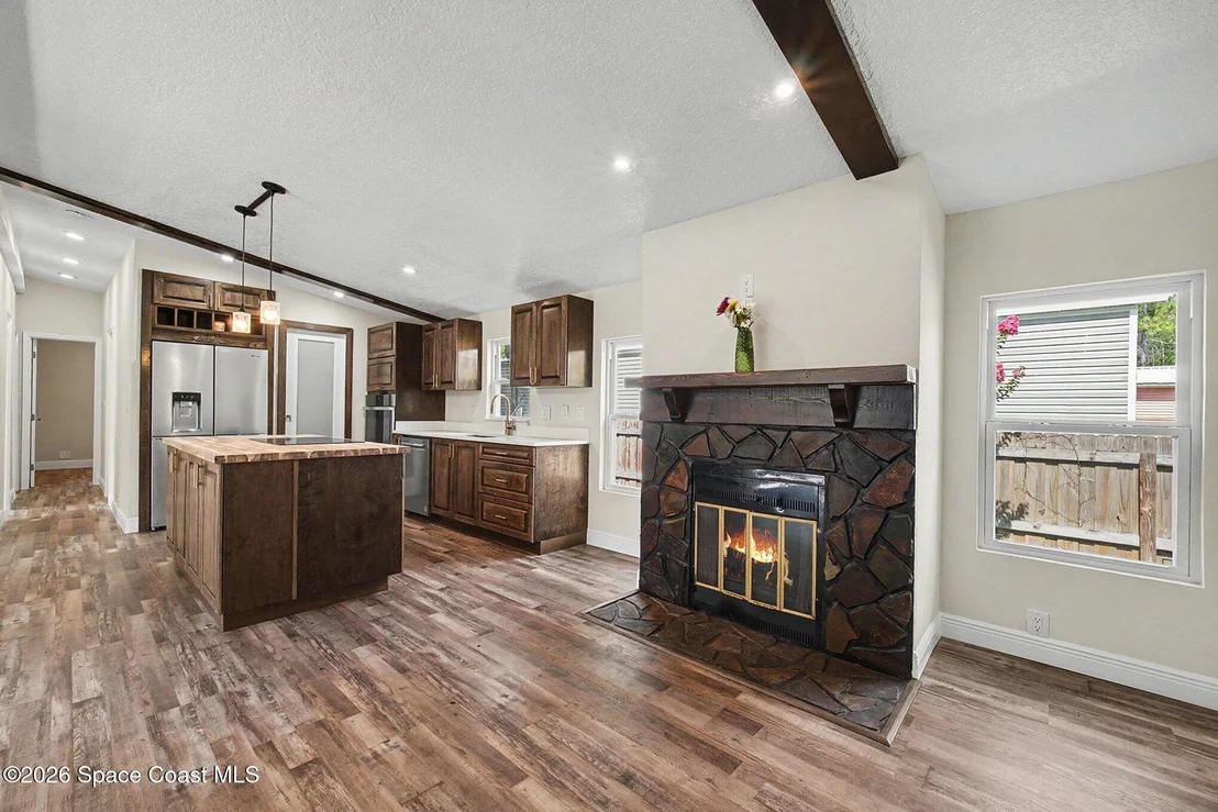 Photo of 24414 Maxwell Street