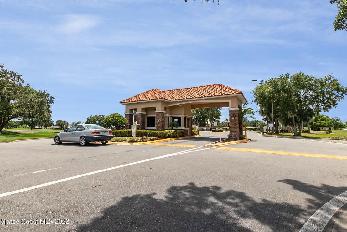 Photo of Unit 202 at 6068 Willowpointe Circle