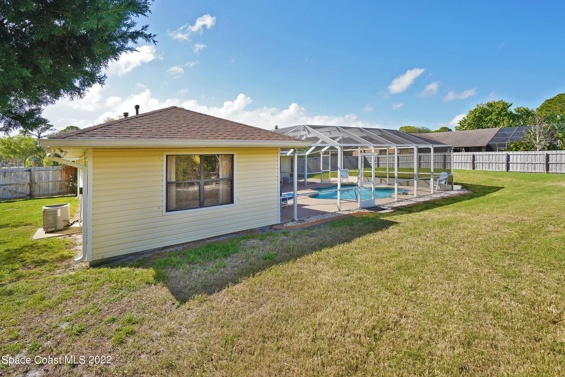 Photo of 1814 Oak Drive N