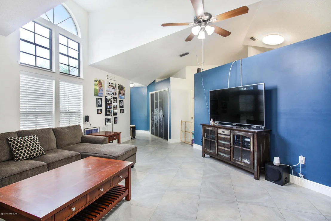 Photo of 1241 Walnut Grove Way