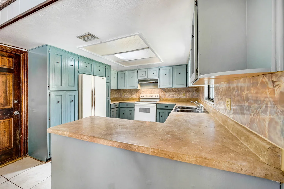 Photo of 6050 Mangrove Street