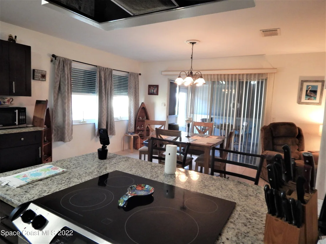 Photo of 1638 Riviera Drive NE