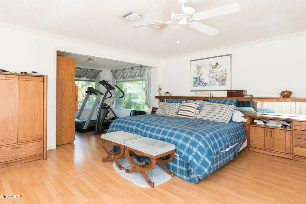 Photo of 1204 S Riverside Drive