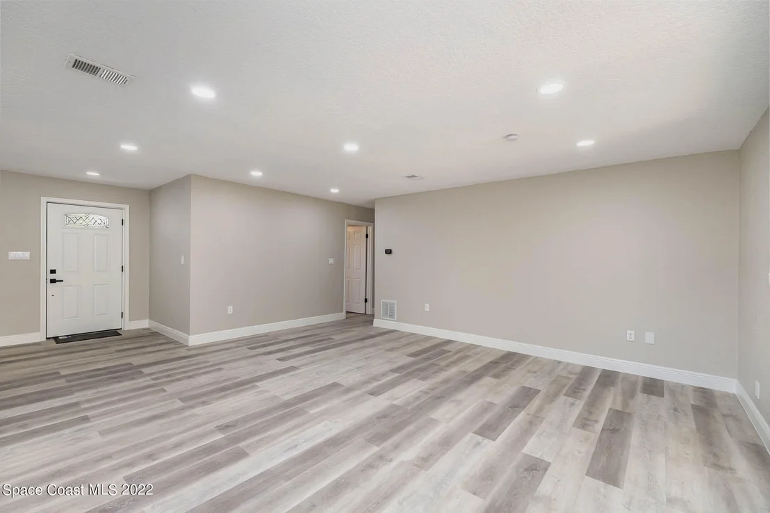 Photo of 5465 Curtis Boulevard