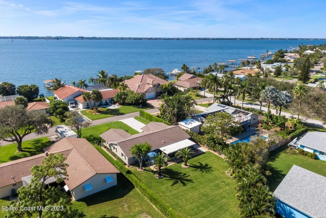 Photo of 2115 S River Road