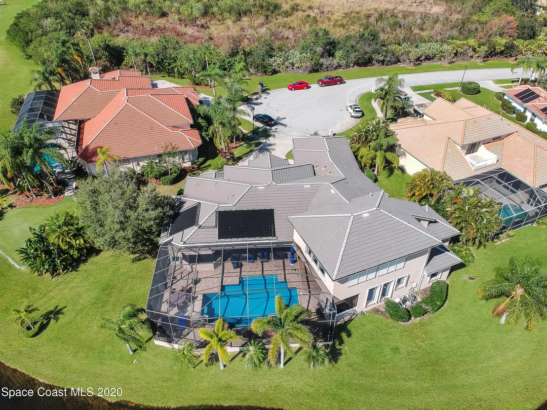 Photo of 975 Chatsworth Drive